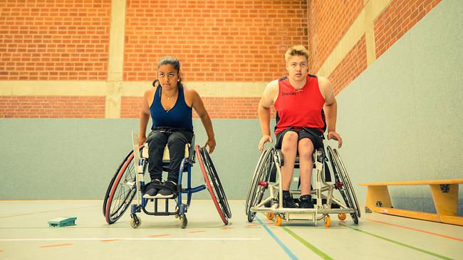 Im Bild: Nalani und Alex beim Leistungstest im Trainingscamp.