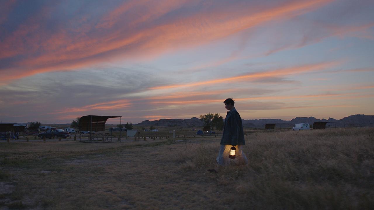 Ebenso oscarprämiert ist „Nomadland“: Das Roadmovie von Chloe Zhao erhielt drei Oscars – als Bester Film, für die Beste Regie und Frances McDormand als Beste Hauptdarstellerin.