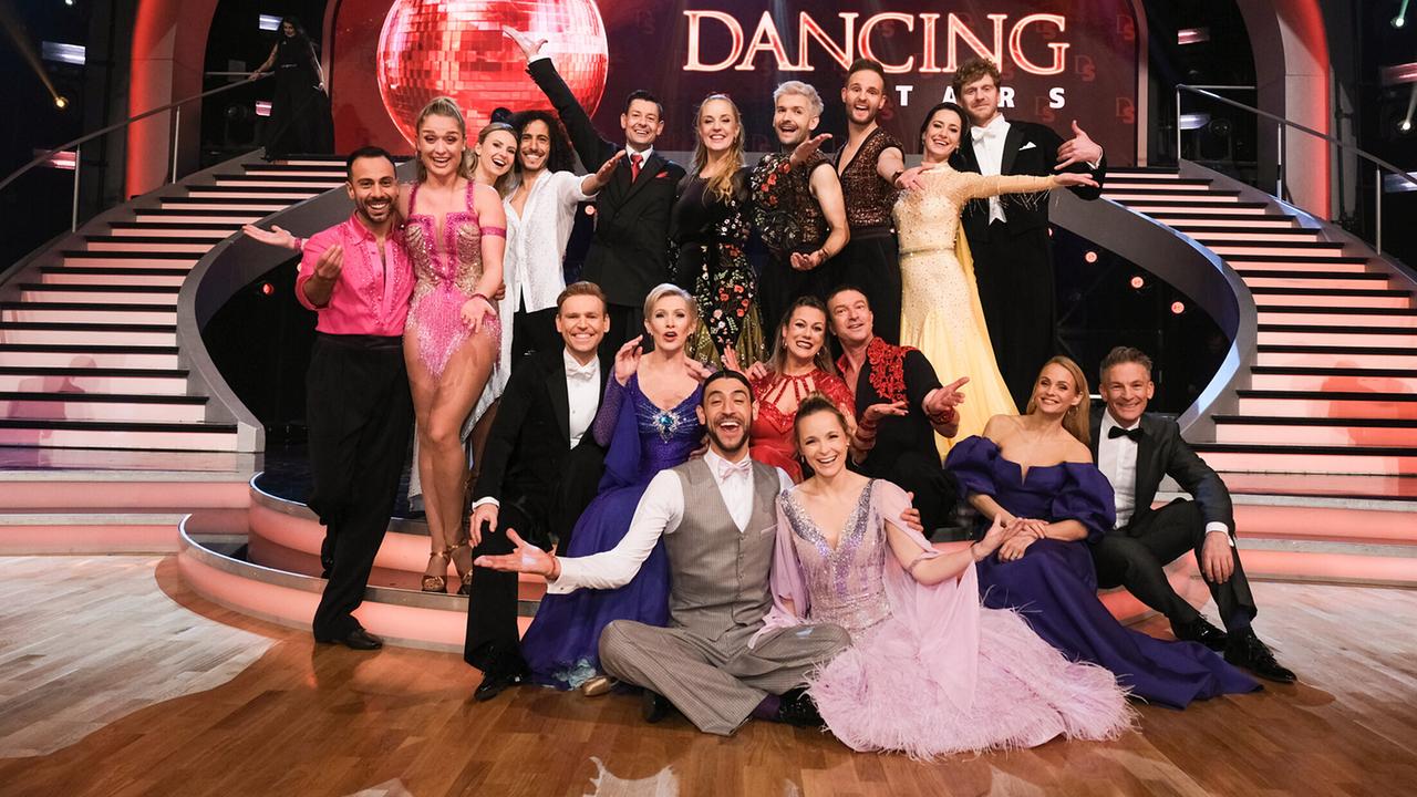 "Dancing Stars 2023": Mirjam Weichselbraun und Andi Knoll mit den weitergekommenen Tanzpaaren der dritten Show