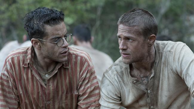 © ORF/Pro7/© Constantin Film Verleih GmbH Im Bild: Rami Malek (Louis Dega), Charlie Hunnam (Henri 'Papillon' Charrière).