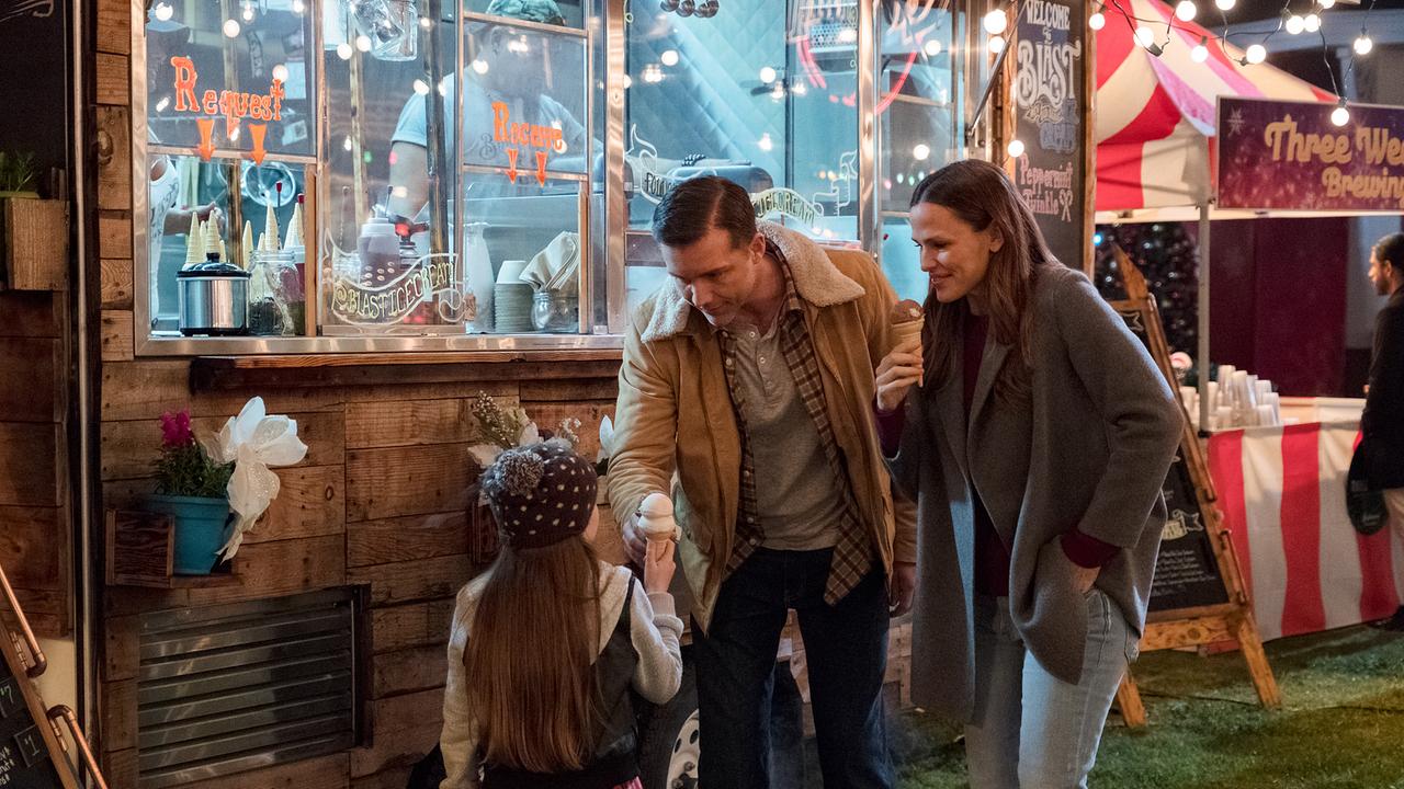 Im Bild: Cailey Fleming (Carly North), Jeff Hephner (Chris North), Jennifer Garner (Riley North).