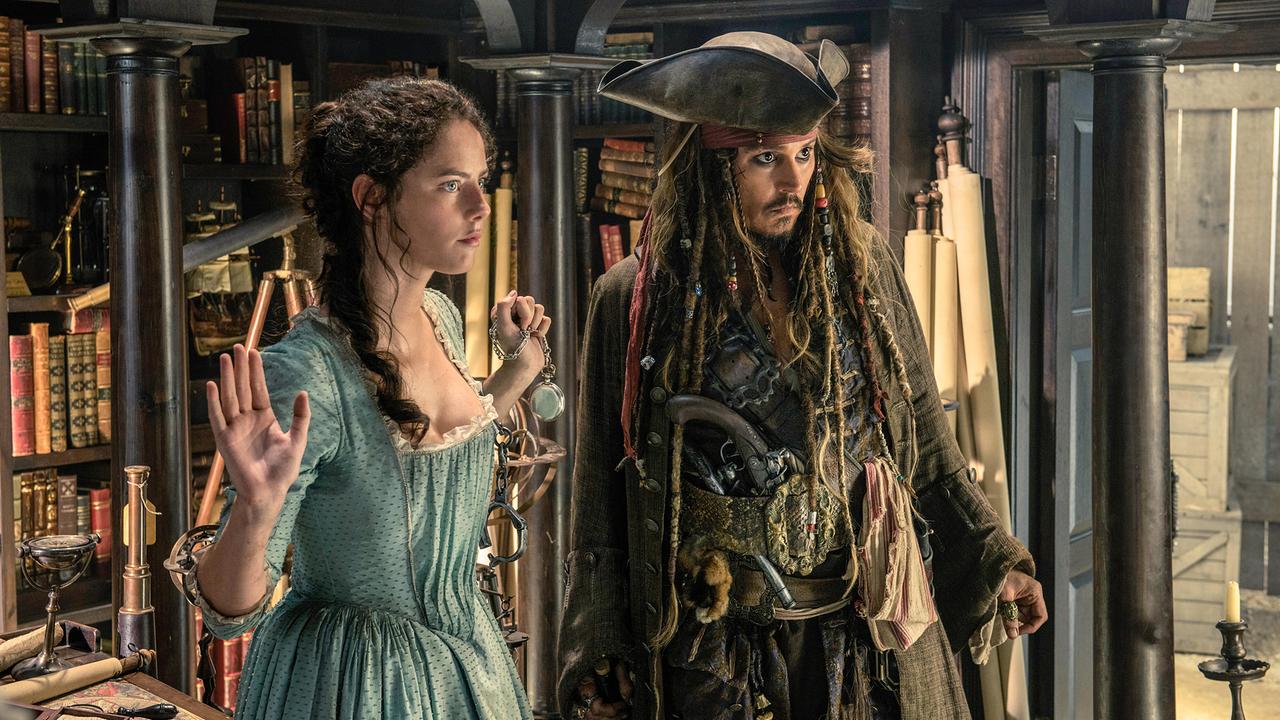 Kaya Scodelario (Carina Smyth), Johnny Depp (Capt. Jack Sparrow)