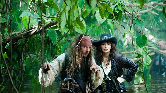 Im Bild: Johnny Depp (Capt. Jack Sparrow), Penélope Cruz (Angelica).
