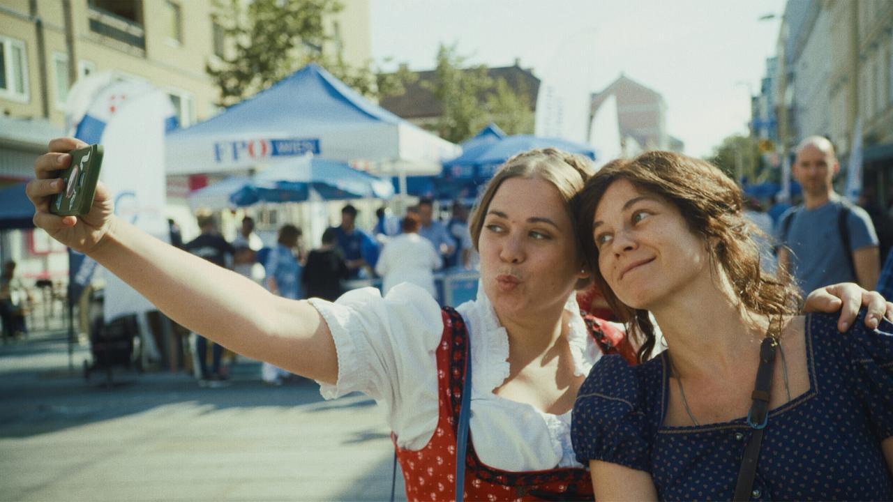 "Sargnagel": Stefanie Sargnagel, Hilde Dalik (Mercedes)