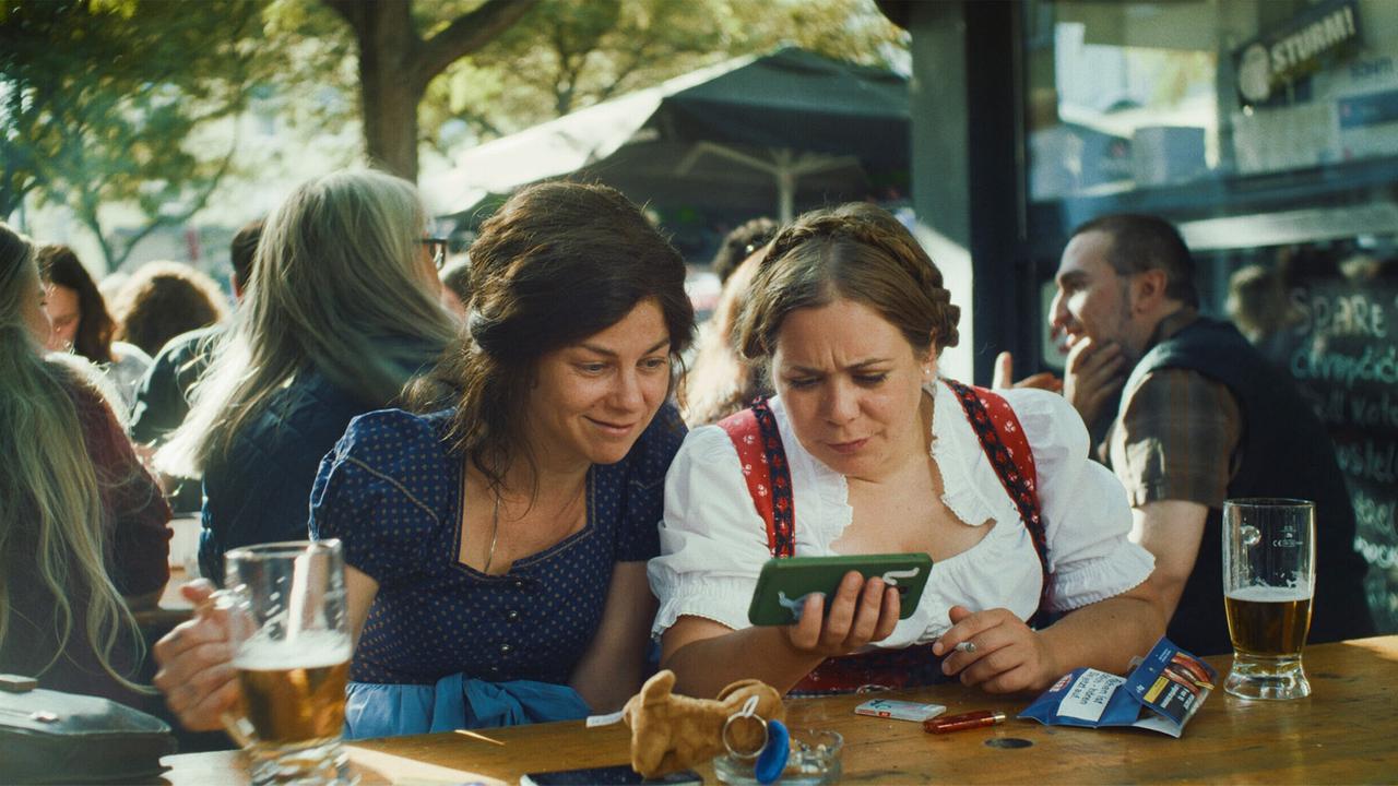 "Sargnagel": Hilde Dalik (Mercedes), Stefanie Sargnagel