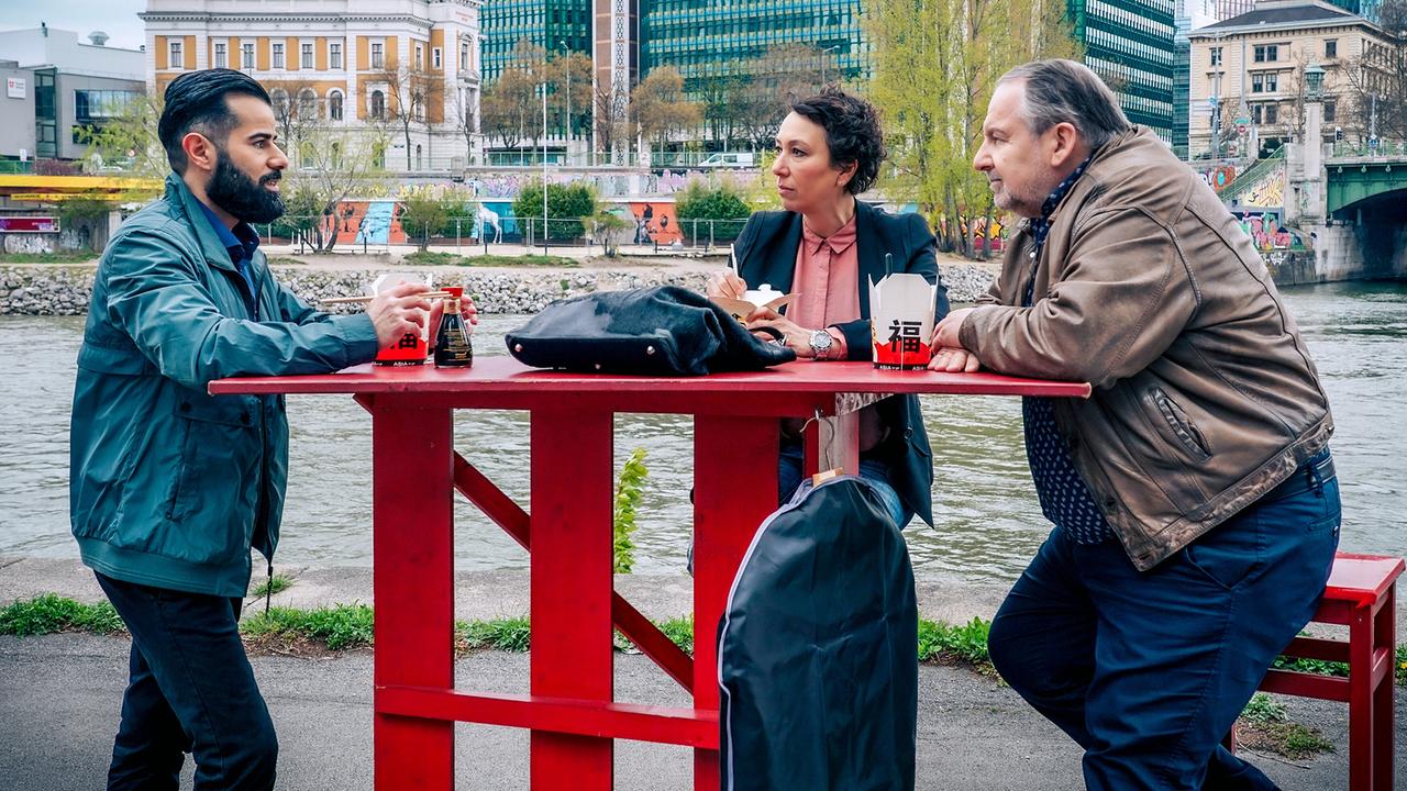 "Schnell ermittelt – Max Stöger": Morteza Tavakoli (Kemal Ötztürk), Ursula Strauss (Angelika Schnell), Wolf Bachofner (Harald Franitschek).