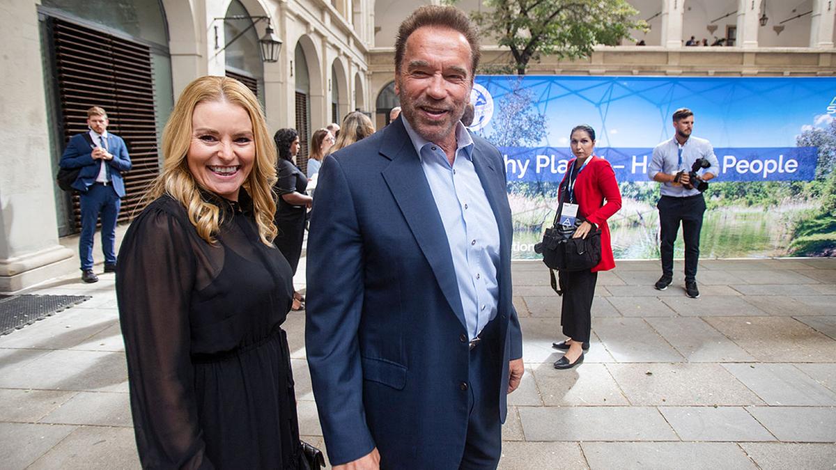 Bild: Arnold Schwarzenegger und seine Lebensgefährtin Heather Milligan in der Spanischen Hofreitschule in Wien beim fünften "Austrian World Summit 2021" zum Thema Umweltschutz am 1. Juli 2021.