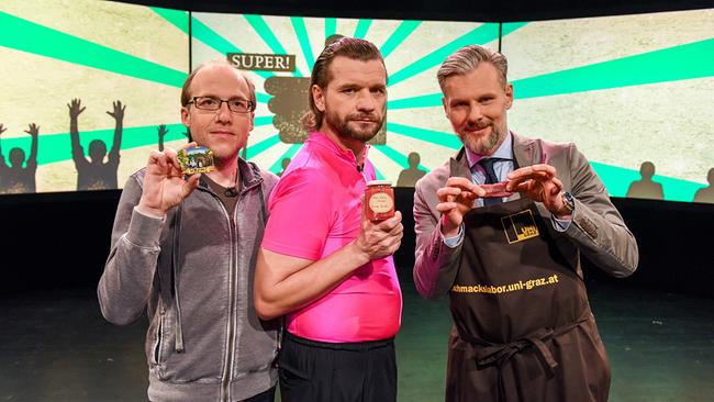 Dr. Florian Freistetter, Martin Puntigam, Univ. - Prof. Helmut Jungwirth auf der "Science Busters"-Bühne zur Folge "Hier ist alles super!"
