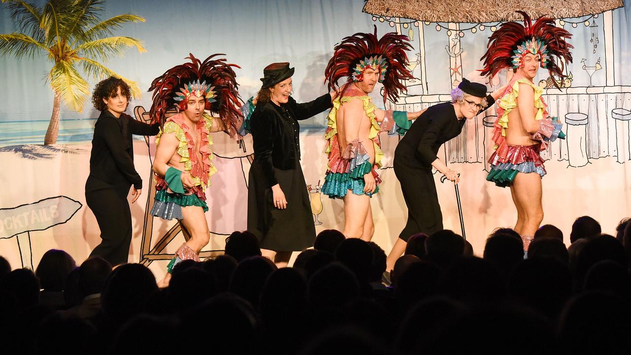 "Simpl Revue: Luft nach unten": Ariana Schirasi-Fard, Matthias Mamedof, Katharina Dorian, Joachim Brandl, Jennifer Frankl, Julian Loidl