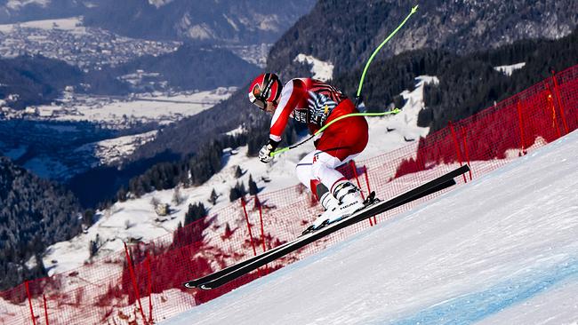 Vincent Kriechmayr aus Österreich in Aktion beim Abfahrtstrainingsrennen der Herren beim Alpinen Ski-FIS-Ski-Weltcup in Wengen, Schweiz, Dienstag, 14. Januar 2025.