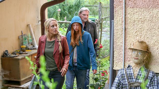 "Soko Donau - Das Versprechen": Stefan Jürgens (Carl Ribarski), Lilian Klebow (Penny Lanz), Larissa Kiers (Nicole Kofler)