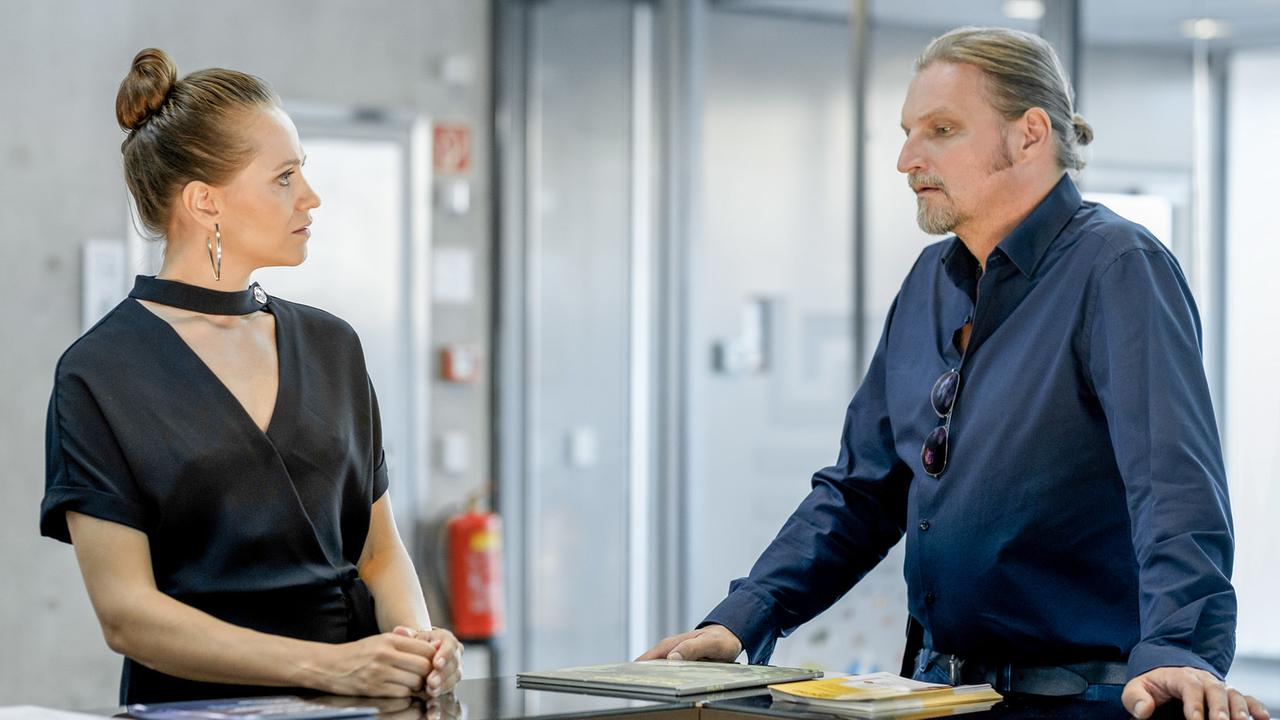 "Soko Donau - Der Geist in der Maschine": Larissa Fuchs (Roberta Pollock), Stefan Jürgens (Carl Ribarski)