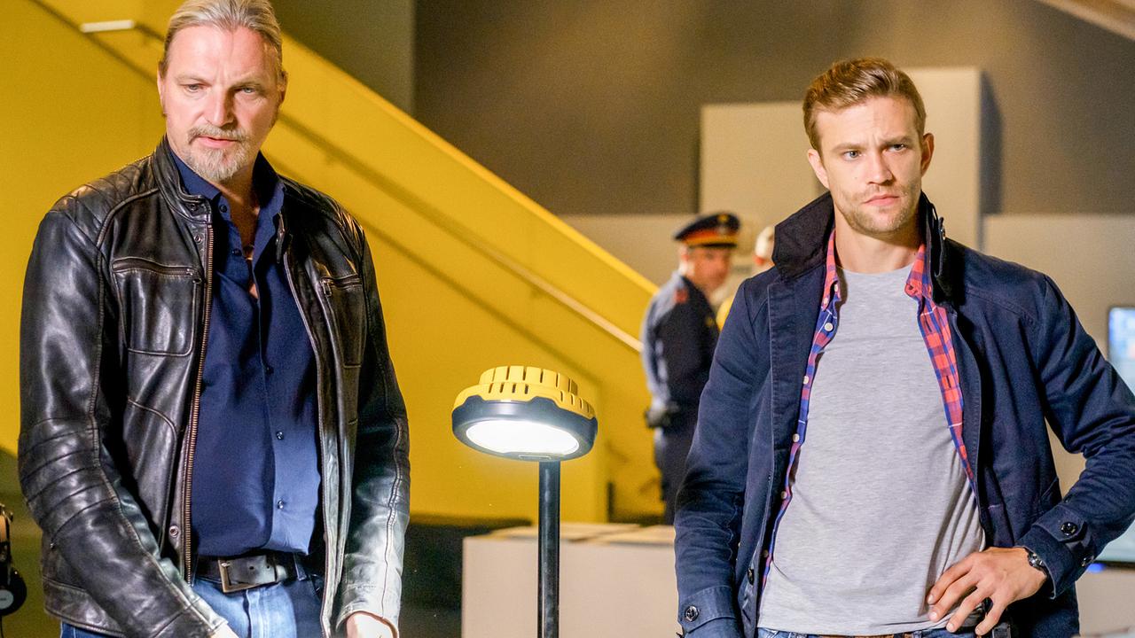 "Soko Donau - Der Geist in der Maschine": Stefan Jürgens (Carl Ribarski), Michael Steinocher (Simon Steininger)