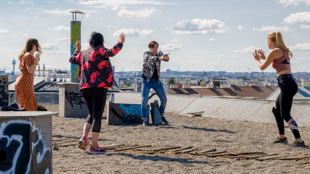 "Soko Donau - Freier Fall": Amelie Hennig (Theresa Zach), Maria Happel (Dr. Franziska Beck), Nikolaas von Schrader (Fabian Wimmer), Lilian Klebow (Penny Lanz)