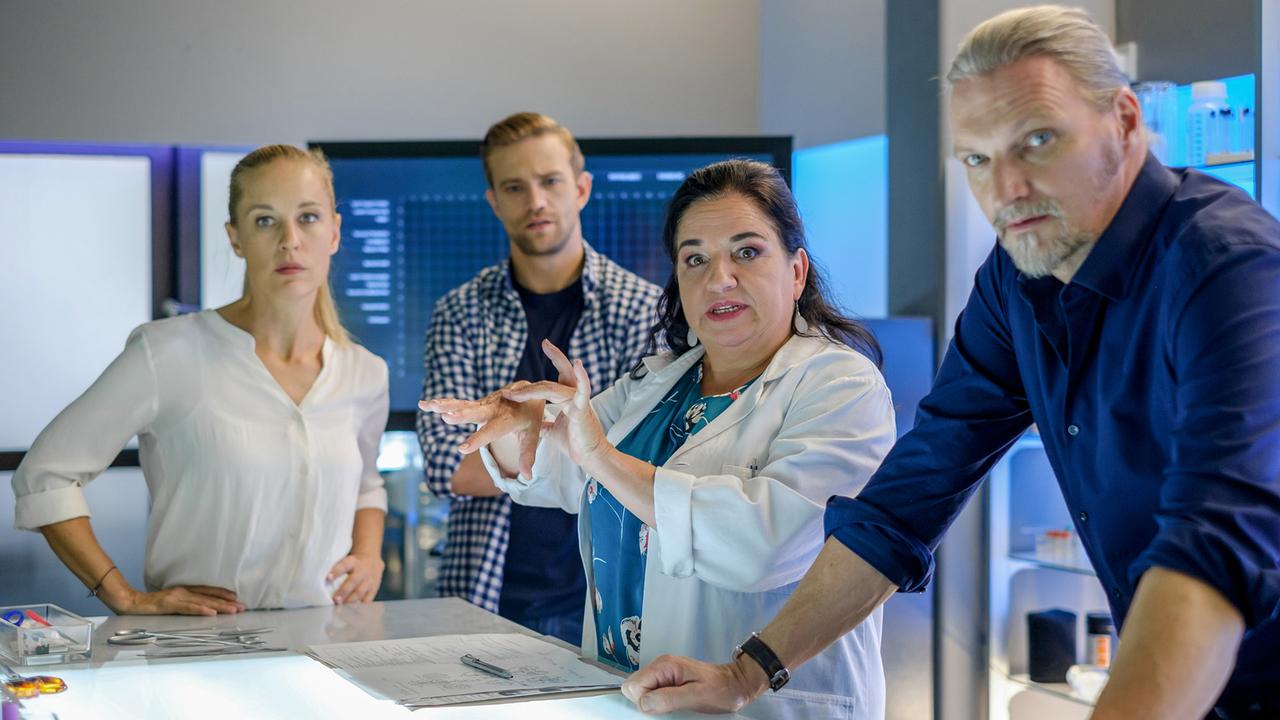 "Soko Donau - Full House": Lilian Klebow (Penny Lanz), Michael Steinocher (Simon Steininger), Maria Happel (Dr. Franziska Beck), Stefan Jürgens (Carl Ribarski)