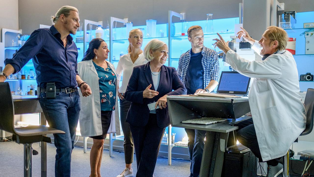 "Soko Donau - Full House": Stefan Jürgens (Carl Ribarski), Maria Happel (Dr. Franziska Beck), Lilian Klebow (Penny Lanz), Brigitte Kren (Dr. Henriette Wolf), Michael Steinocher (Simon Steininger), Helmut Bohatsch (Franz Wolfahrt)