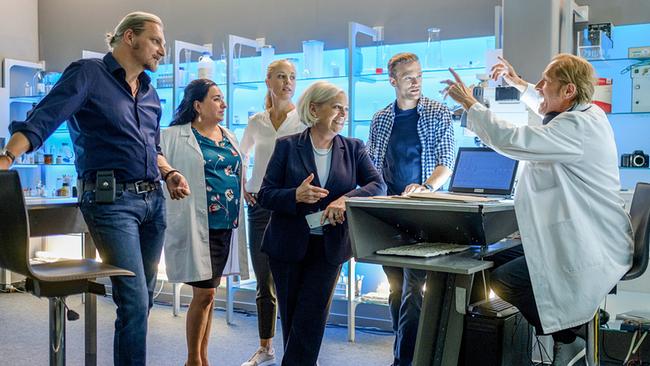 "Soko Donau - Full House": Stefan Jürgens (Carl Ribarski), Maria Happel (Dr. Franziska Beck), Lilian Klebow (Penny Lanz), Brigitte Kren (Dr. Henriette Wolf), Michael Steinocher (Simon Steininger), Helmut Bohatsch (Franz Wolfahrt)