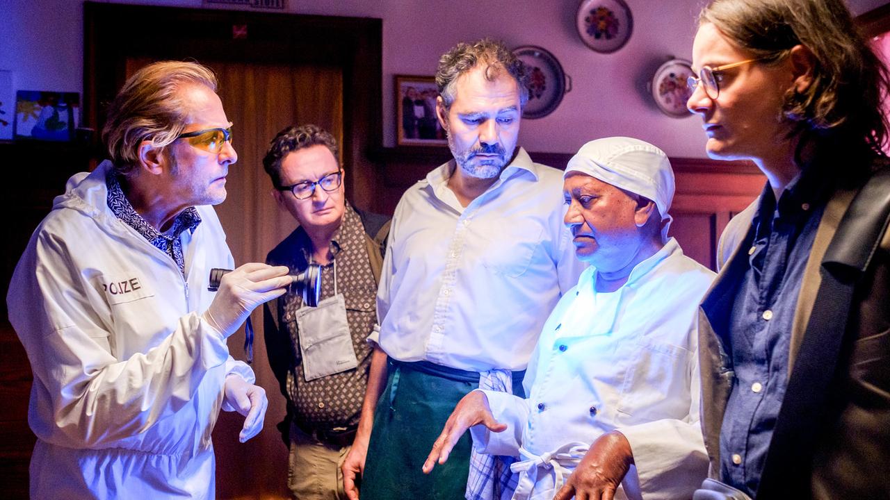 "Soko Donau - Wien sehen und sterben": Helmut Bohatsch (Franz Wolfahrt), Joseph Prammer (Peter Sagebiel), Rainer Doppler (Gustl Lederer), Ullah Sefat (Anupam Puri), Johannes Franke (Thorsten Wehrmann)