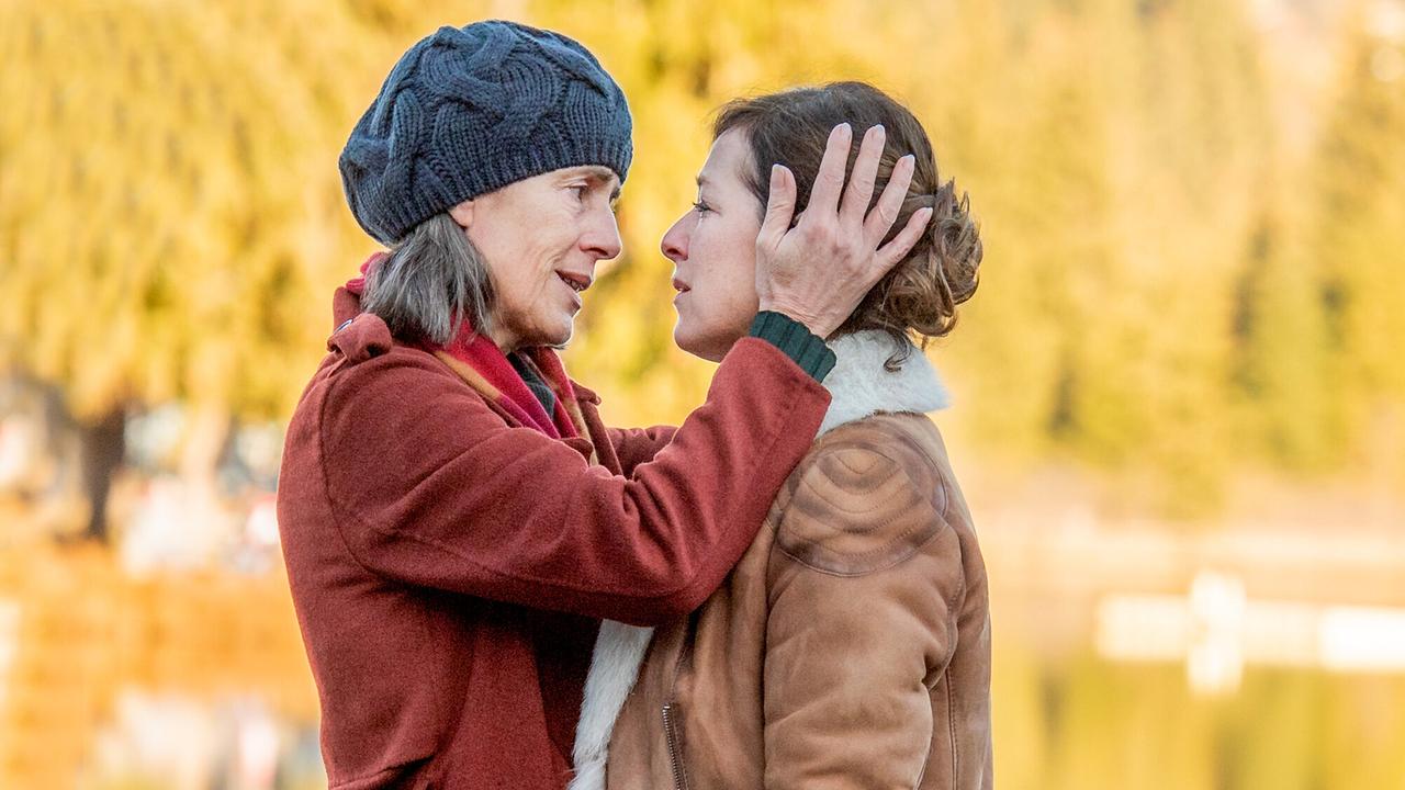 "Soko Kitzbühel - Abschied": Mercedes Echerer (Barbara Pokorny), Julia Cencig (Nina Pokorny)