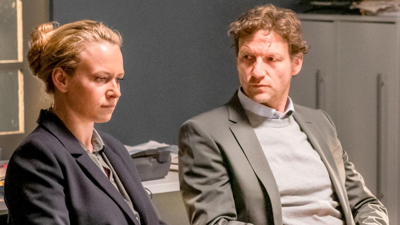 "Soko Kitzbühel - Der Mann, der vom Himmel fiel": Helene Kowalsky (Lisa Pettnauer), Thomas Unger (Werner Pettnauer)