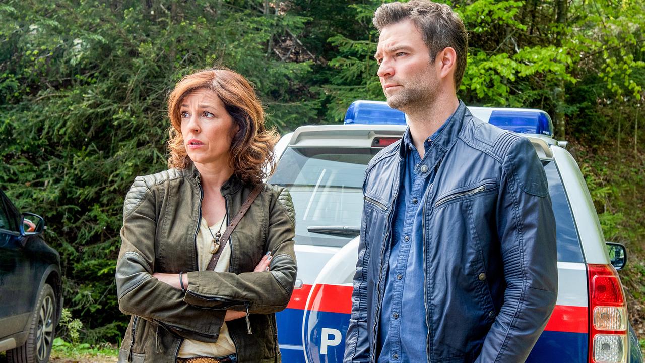 "Soko Kitzbühel - Der Mann, der vom Himmel fiel": Julia Cencig (Nina Pokorny), Jakob Seeböck (Lukas Roither)