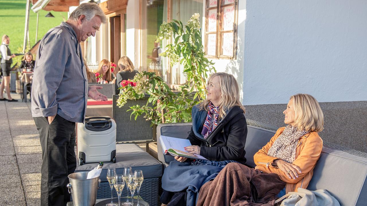 "Soko Kitzbühel - Ein neues Leben": Heinz Marecek (Hannes Kofler), Pamela Knaack (Carolin Schönberg), Andrea L'Arronge (Gräfin Schönberg)