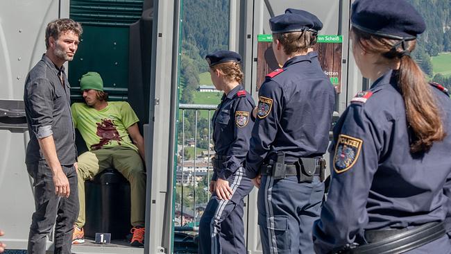 "Soko Kitzbühel - In Medias Res": Jakob Seeböck (Lukas Roither), Maya Unger (Nicki Probst), Nikolaas von Schrader (Marcel Halpern), Philipp Laabmayr (Alfons Grubauer)