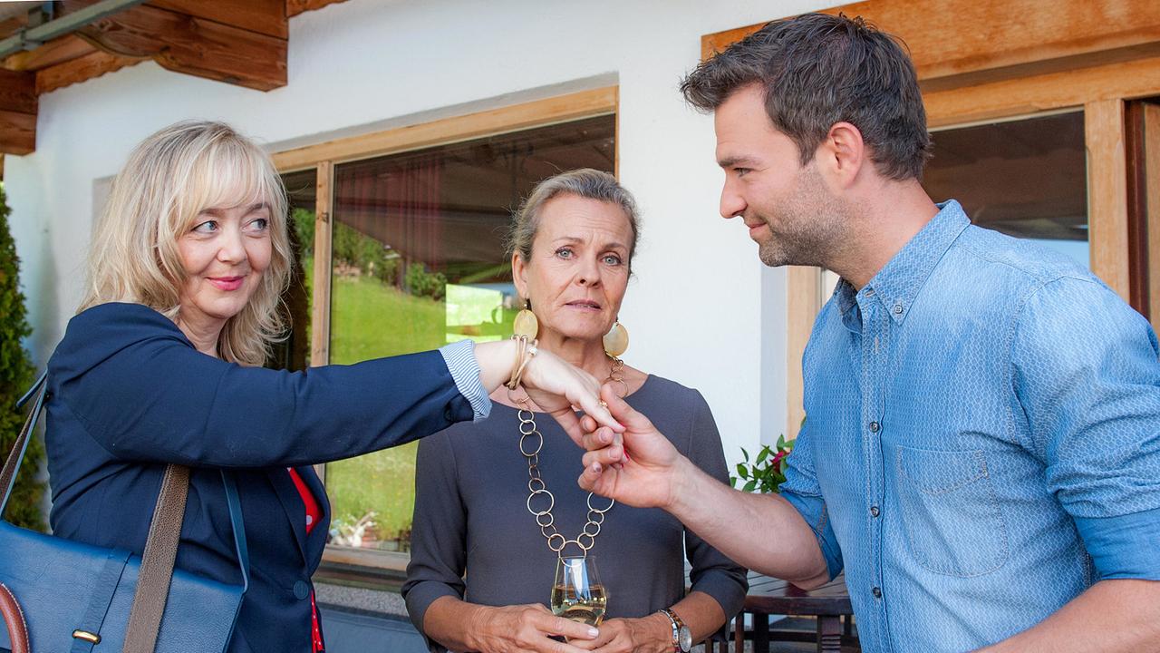 "Soko Kitzbühel - Unsichtbar": Pamela Knaack (Carolin Schönberg), Andrea L'Arronge (Gräfin Schönberg), Jakob Seeböck (Lukas Roither)