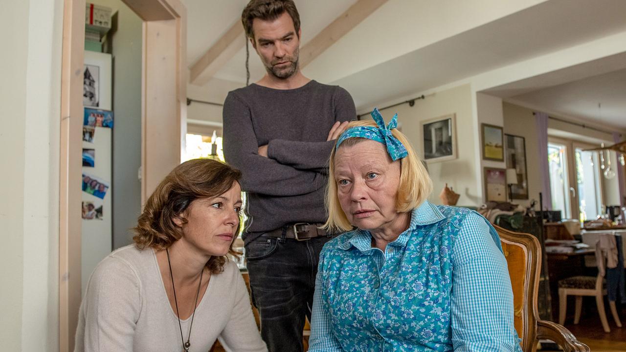 "Soko Kitzbühel - Worst Case Scenario": Julia Cencig (Nina Pokorny), Jakob Seeböck (Lukas Roither), Margarethe Tiesel (Erni Oberwalder)
