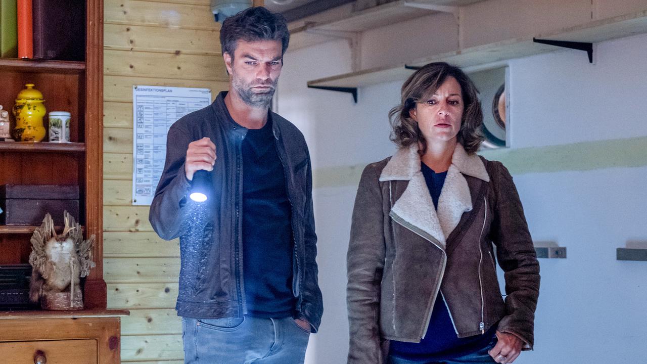 "Soko Kitzbühel - Worst Case Scenario": Jakob Seeböck (Lukas Roither), Julia Cencig (Nina Pokorny)