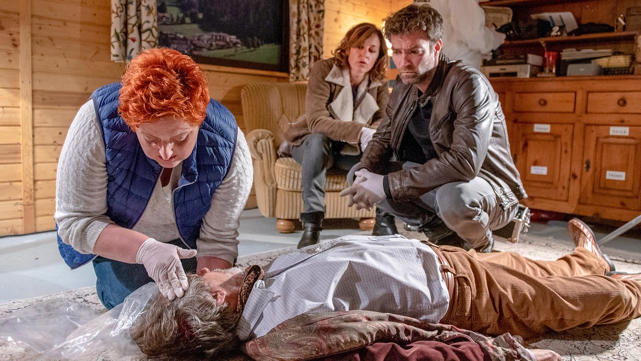 "Soko Kitzbühel - Worst Case Scenario": Veronika Polly (Dr. Stefanie Löcker), Helmut Berger (Ernst Frick), Julia Cencig (Nina Pokorny), Jakob Seeböck (Lukas Roither)