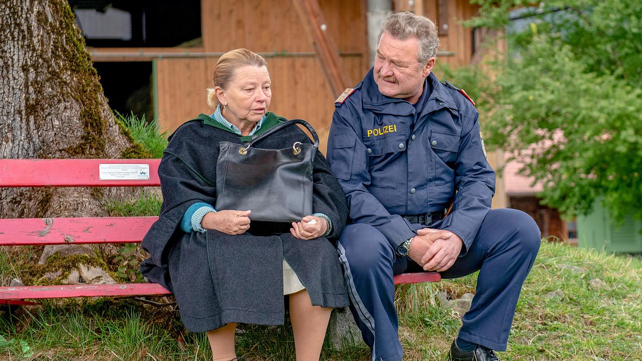 "Soko Kitzbühel - Worst Case Scenario": Margarethe Tiesel (Erni Oberwalder), Ferry Öllinger (Kroisleitner)