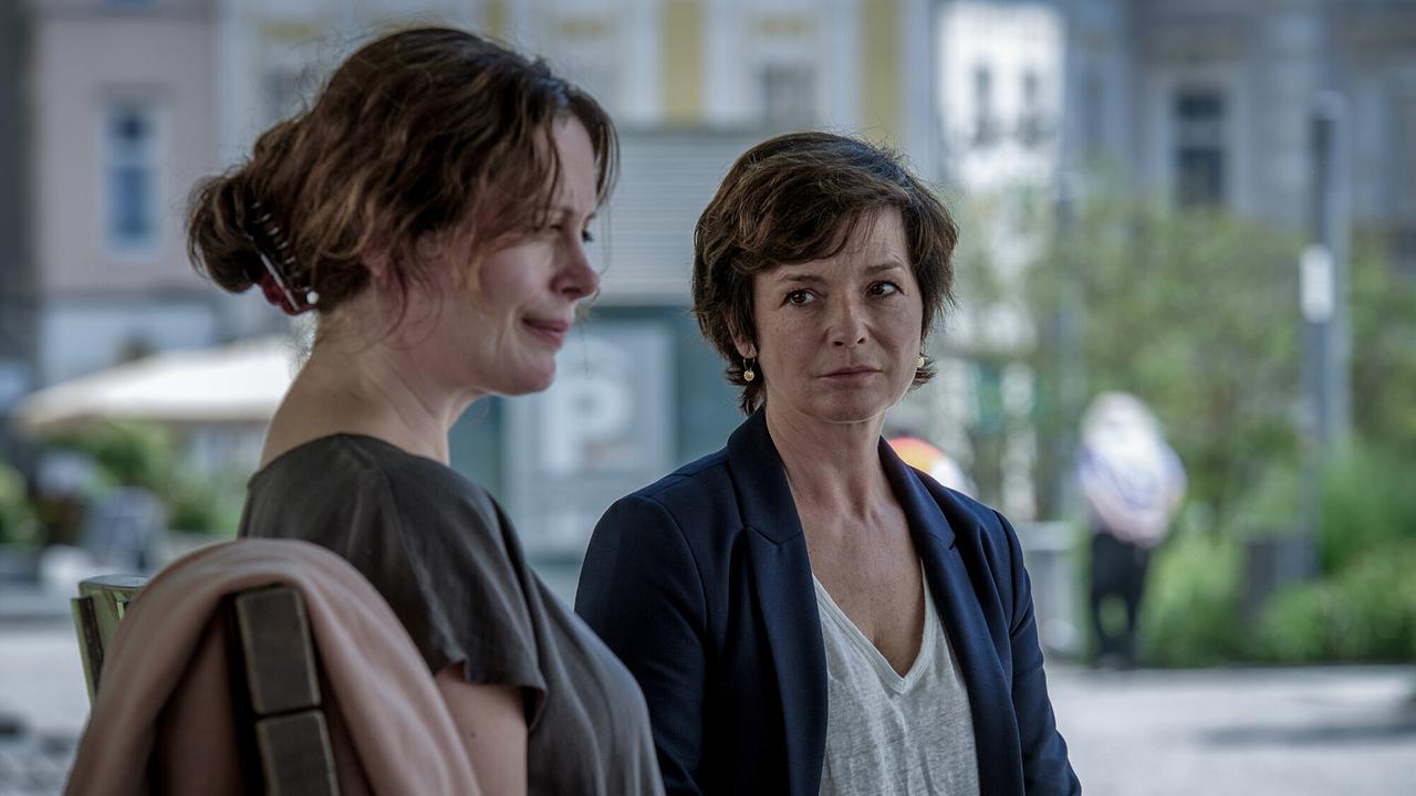 "Soko Linz - Die Unsichtbaren": Georgie Stahl (Raissa Schöller), Katharina Stemberger (Joe)