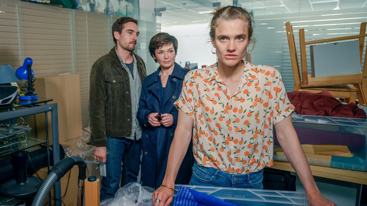 © ORF/Gebhardt Productions/Stefanie Leo "Soko Linz: Tödliche Ernte": Daniel Gawlowski (Ben), Katharina Stemberger (Joe), Miriam Fussenegger (Eli Frauscher)