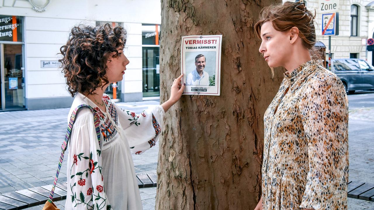 " Soko Donau – Der Fremde": Laura Diego (Kathi Kämmerer), Martina Ebm (Marie Kämmerer)