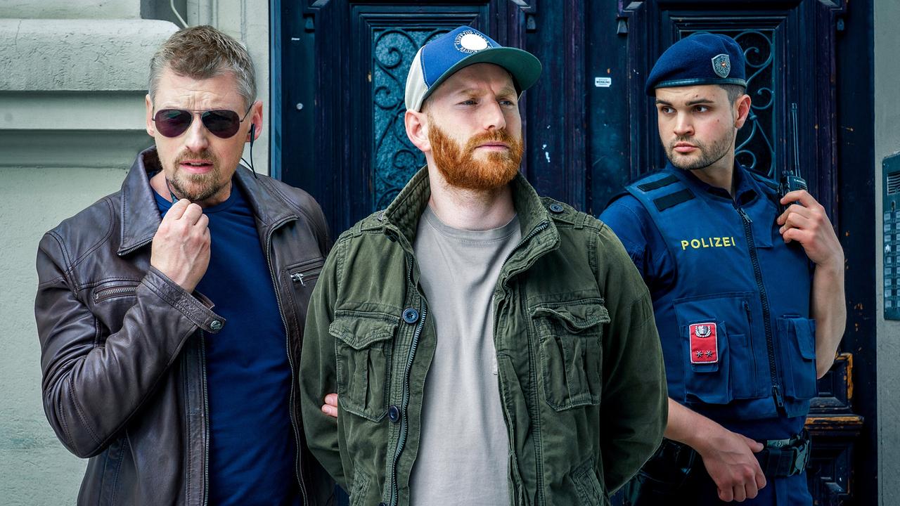 "Soko Donau – Funkenflug": Martin Gruber (Max Herzog), Florian Sebastian Fitz (Richard Odner), Komparse (Polizist)