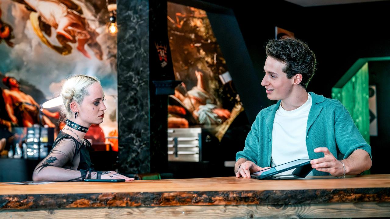 "Soko Linz – ACAB": Fanny Altenburger (Tini Heiler), Damyan Andreev (Aleks Malenov)