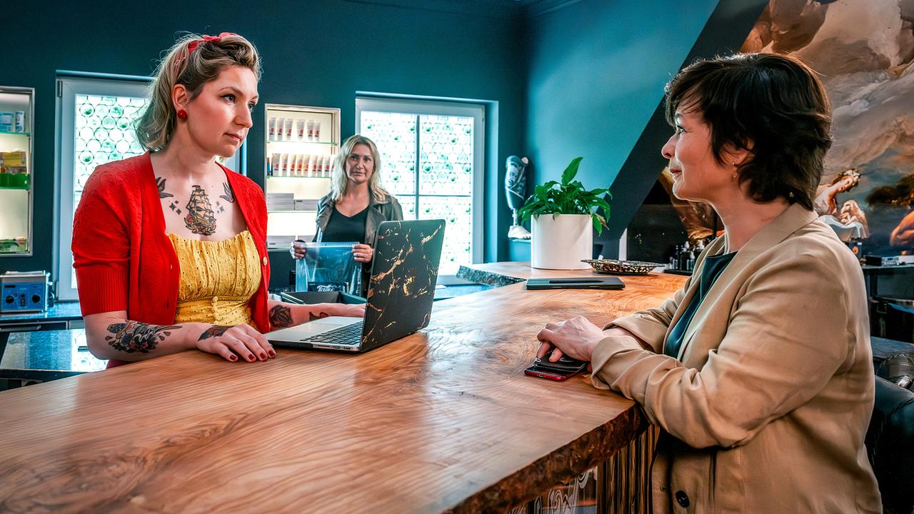 "Soko Linz – ACAB": Julia Jelinek (Mascha Fomina), Angelika Niedetzky (Biggi Obergschwendter), Katharina Stemberger (Joe Haizinger)