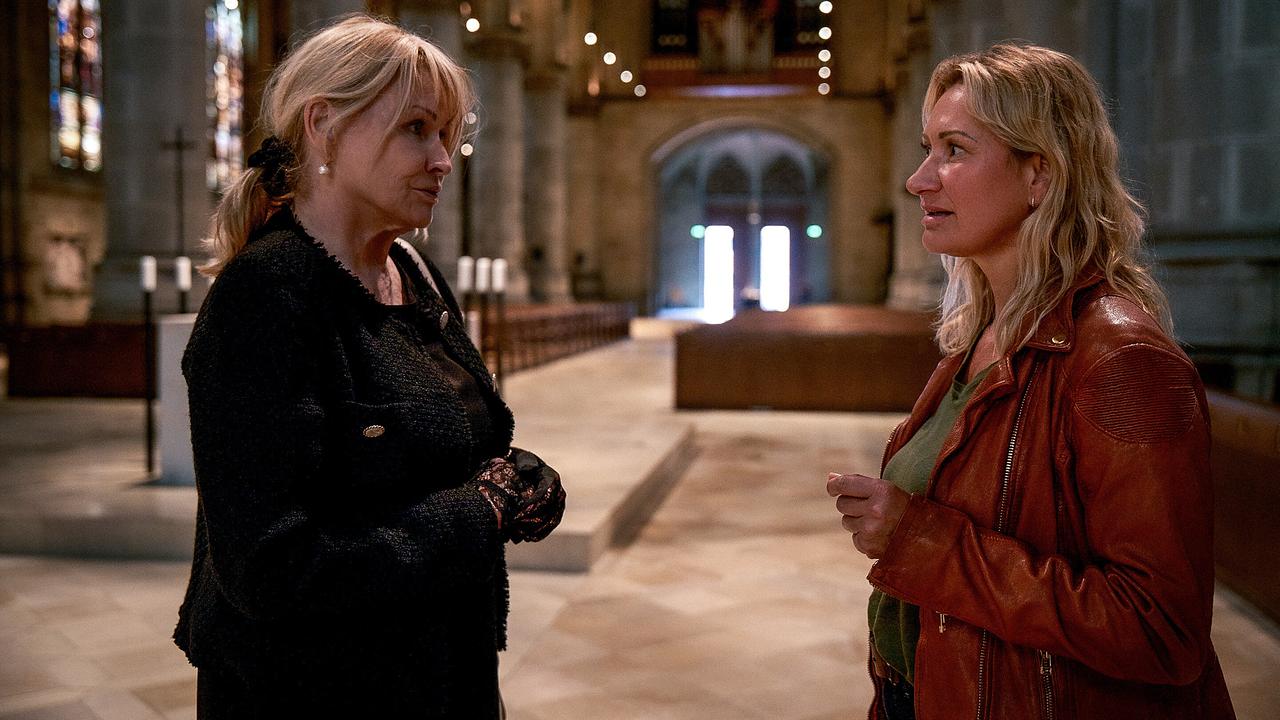 "Soko Linz – Die letzte Ruhe": Grazyna Dylag (Judith Ohmayer), Angelika Niedetzky (Biggi Obergschwendter)