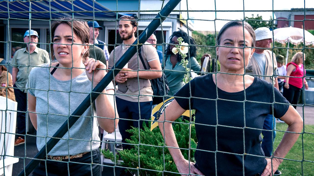 "Soko Linz – Flieger, grüß mir die Sonne": Judith Altenberger (Ronja Wilditsch), Ulrike Zachhuber (Gudrun Wilditsch)