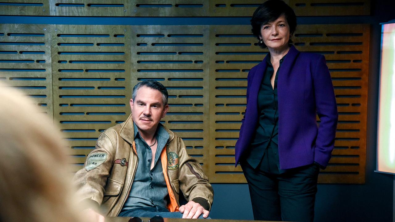 "Soko Linz – Flieger, grüß mir die Sonne": Daniel Keberle (Günther Pramhofer), Katharina Stemberger (Joe Haizinger)