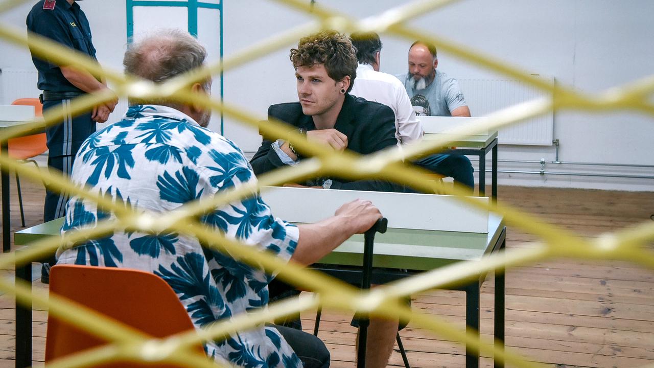 "Soko Linz – Flieger, grüß mir die Sonne": Reinhard Nowak (Leo Ohswald), Noah Perktold (Martin Haruky)