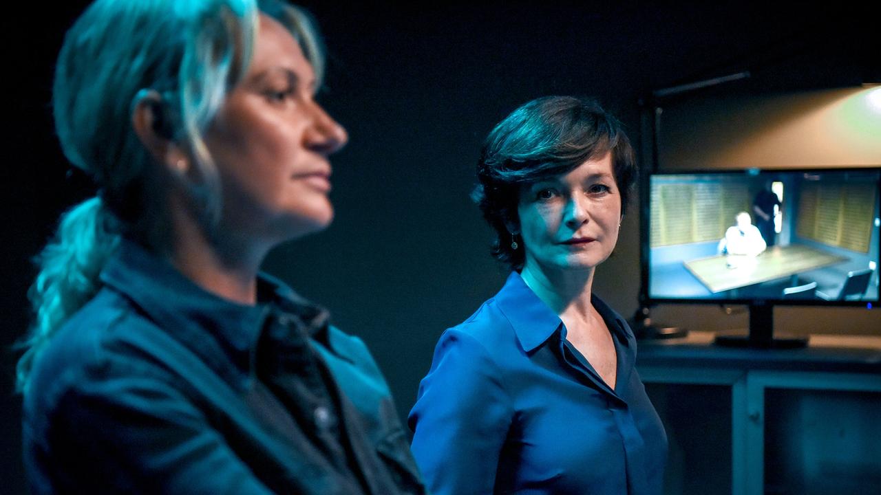"Soko Linz – Flieger, grüß mir die Sonne": Angelika Niedetzky (Biggi Obergschwendter), Katharina Stemberger (Joe Haizinger)