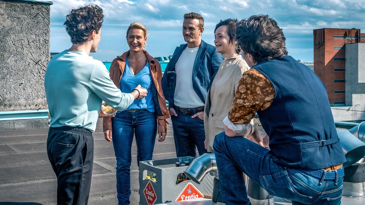 "Soko Linz – Eine To(r)te zum Dessert": Damyan Andreev (Aleks Malenov), Angelika Niedetzky (Biggi Obergschwendter), Michael Steinocher (Stefan Pichlwanger), Katharina Stemberger (Joe Haizinger), Alexander Pschill (Richie Vitek)