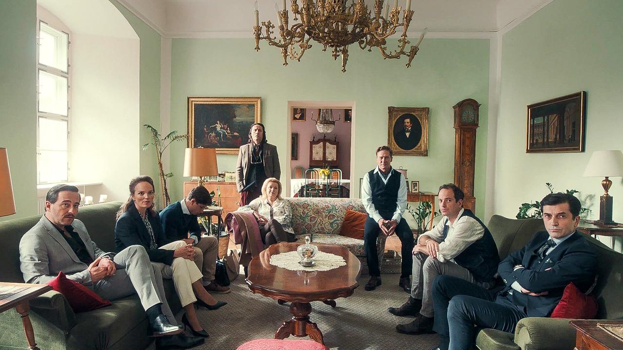 "Steirermord": Clemens Berndorff (Kristoph Rauner), Julia Koch (Serafina von Glanzberg), Imre Lichtenberger (Maximilian von Glanzberg), Ulrich Reinthaller (Heinrich von Glanzberg), Petra Morzé (Viktoria von Glanzberg), Tobias Moretti (Otto von Glanzberg), Alexander Absenger (Alexander von Glanzberg), Astrit Alihajdaraj (Dr. Seitz)