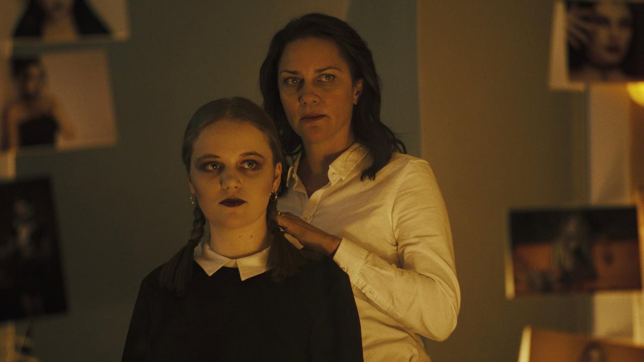 Steirerrausch: Alice Prosser (Resi Fuchs), Kristina Bangert (Sabine Fuchs)