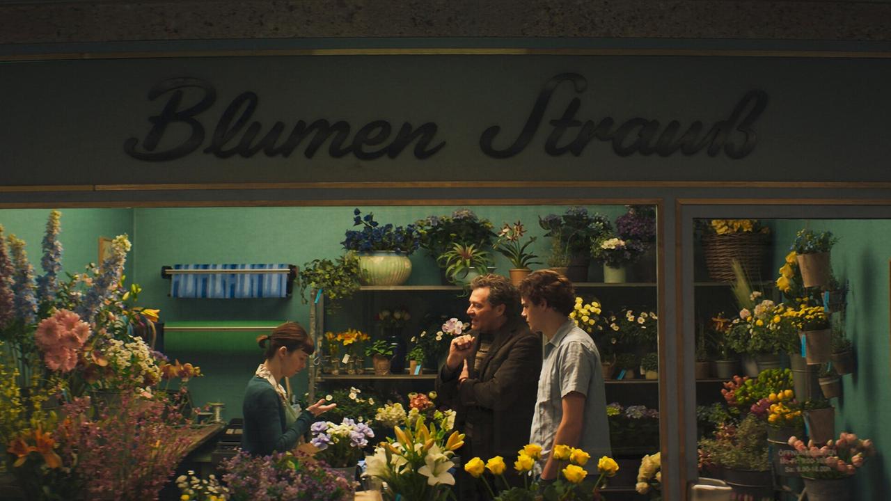 "Sterne unter der Stadt": Eva Mayer (Verkäuferin Blumenladen), Harald Windisch (Gustav), Thomas Prenn (Alexander)