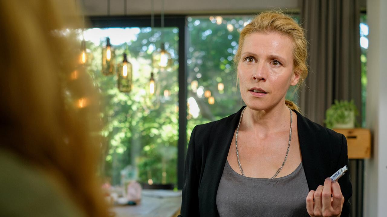 "Tage, die es nicht gab - Folge 6": Diana Amft (Doris Hauke), Franziska Weisz (Miriam Hintz)