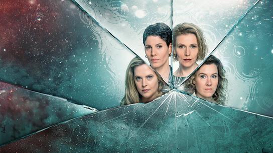 Motiv zu "Tage, die es nicht gab" mit den Gesichtern von Diana Amft, Jasmin Gerat, Franziska Weisz und Franziska Hackl in brechenden Eisscherben