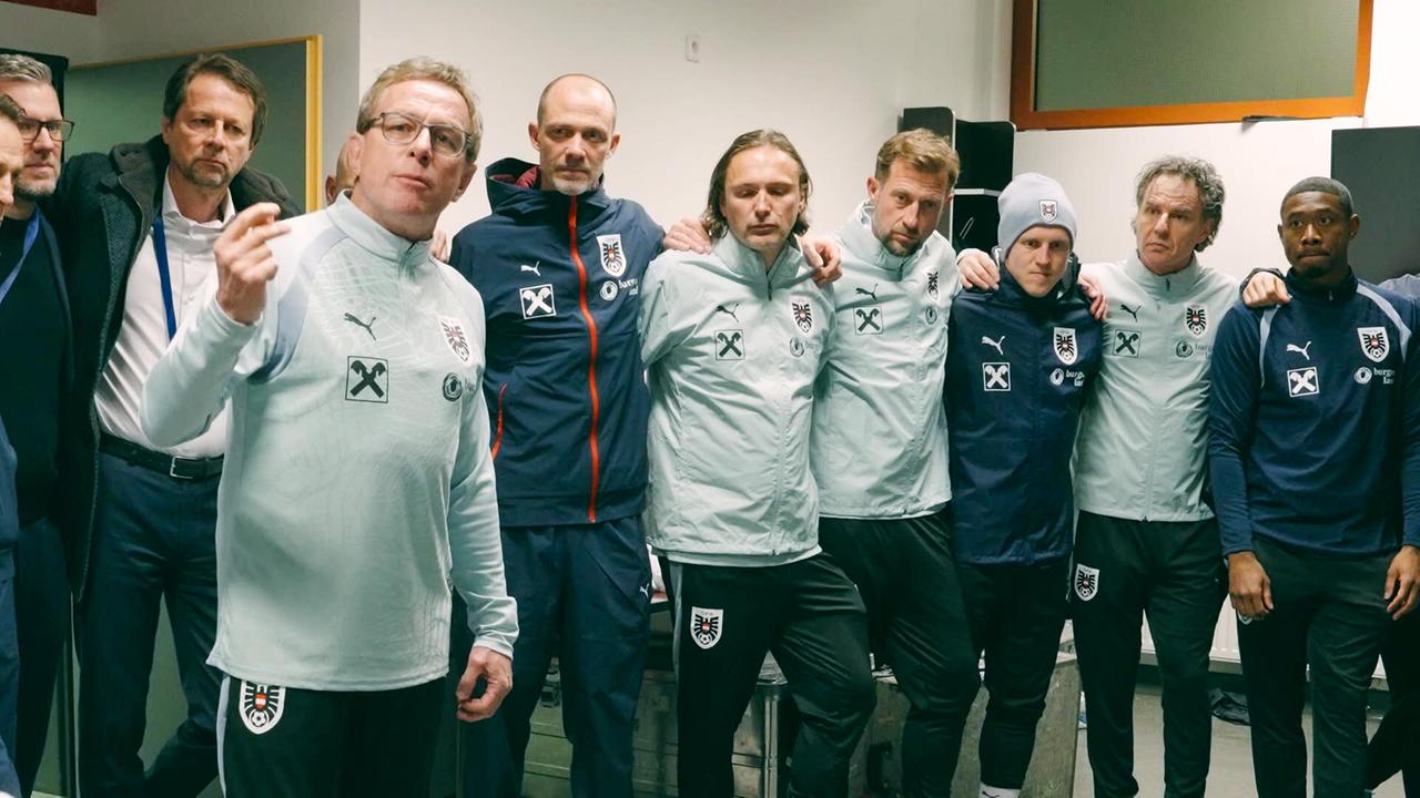 Kabinenansprache von Teamchef Ralf Rangnick mit der Mannschaft vor den Testpiel Ländermatches